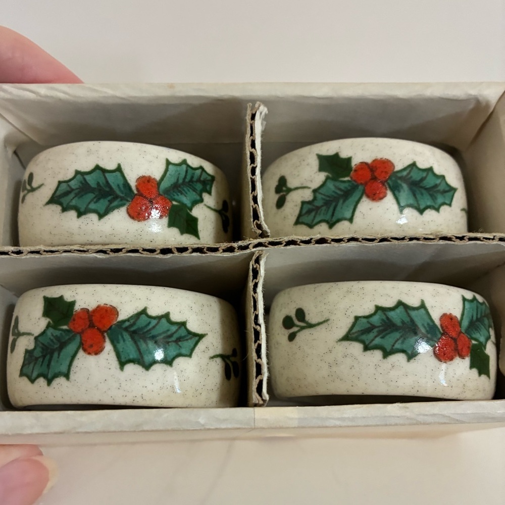 Vintage Mikasa Holly Berry Christmas Festive Season Napkin Ring Set (4) Japan